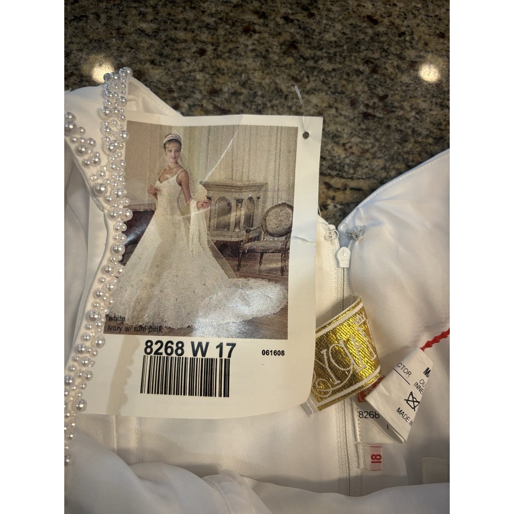 NWT Mary's Bridal Wedding Dress Size 18 Crystals Beading White Ivory Style 8268 - Picture 7 of 15